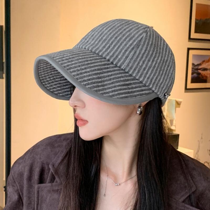 Manufacturer autumn and winter retro striped cap women's color matching hemming to show the face small casual hat spot