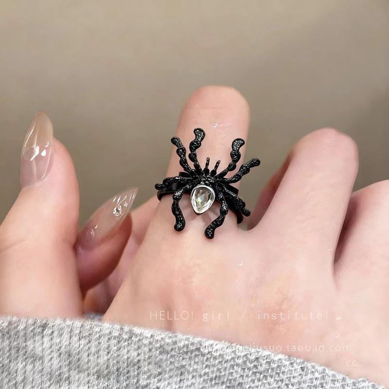 Dunkler Gothic Spinnenring für Damen: Einzigartiges offenes Design für Halloween und Festivals