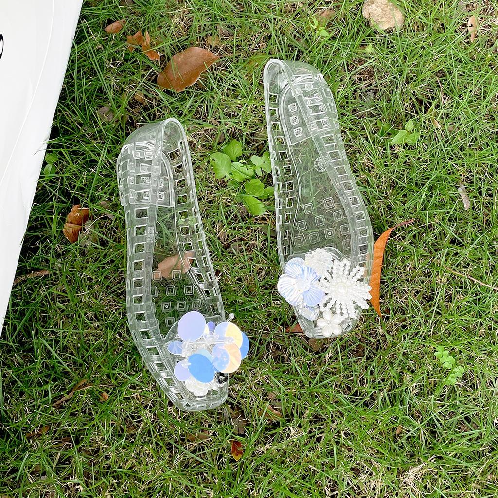 Popular Xiaoxiangfeng retro baotou flat-soled sandals women's 2025 summer outer wear skirt Korean version crystal jelly shoes