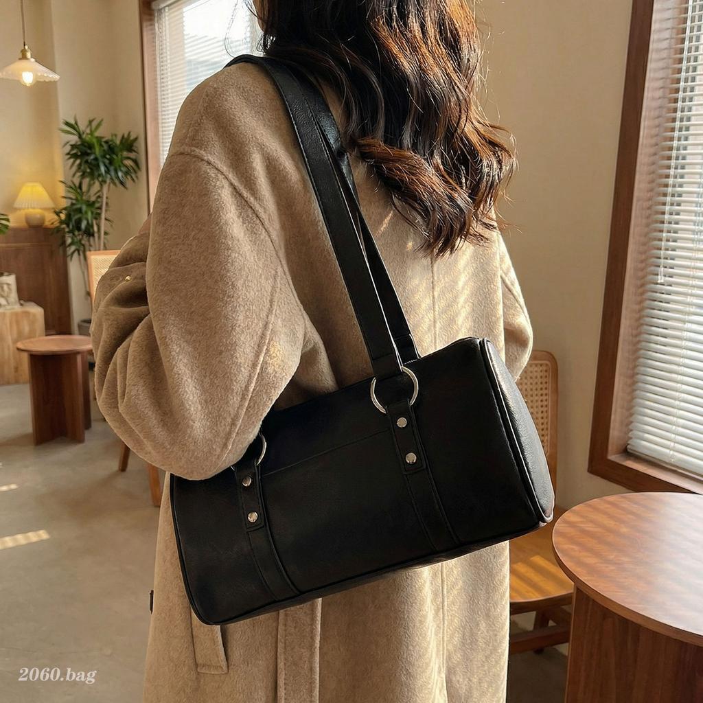 Retro PU Cylinder Bag For Women Trendy Large Capacity Commuting Underarm Bags Solid Color Zipper Female Shoulder Pack