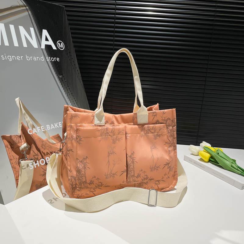 

College students commute in class, casual versatile tote bag, women s large-capacity foreign style new personality temperament messenger bag