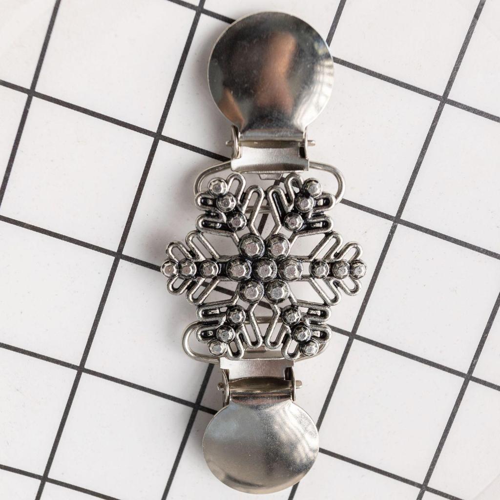 Retro Shawl Clip: European-American Sweater and Scarf Brooch with Diamond Accent - Anti-Exposure Alloy Accessory