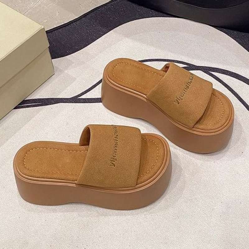 Foreign style thick-soled short man height-increasing one-word slippers women's summer out 2025 new fashionable retro open-toed cool slippers