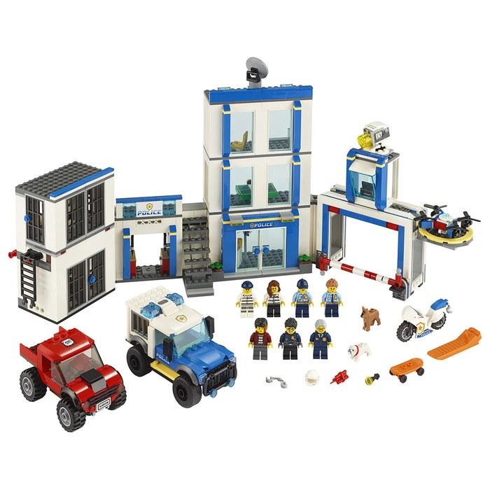 LEGO City Police Station 60246: Approx. 24cm X 48cm X 15cm