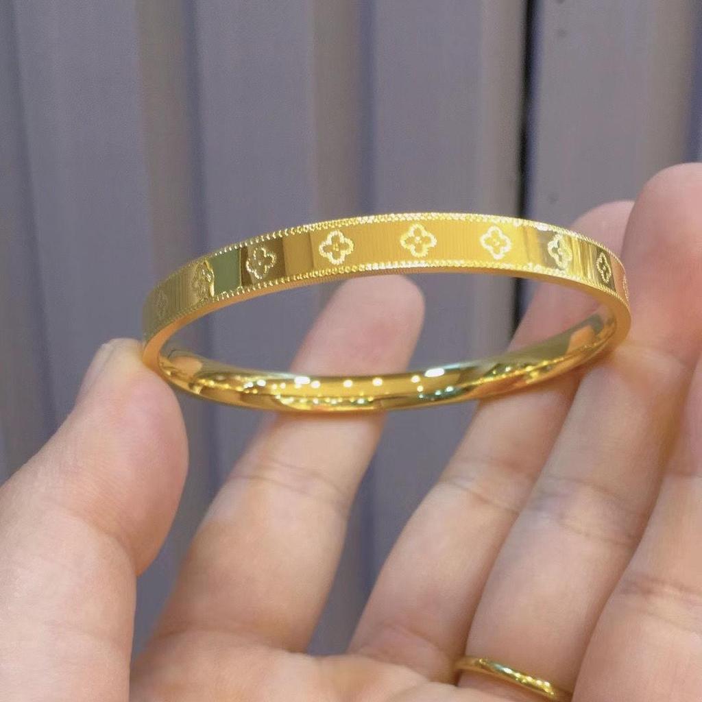 Vietnamese Gold Lucky Clover Bracelet: Stylish Women's Fashion, Copper Gold-Plated Jewelry