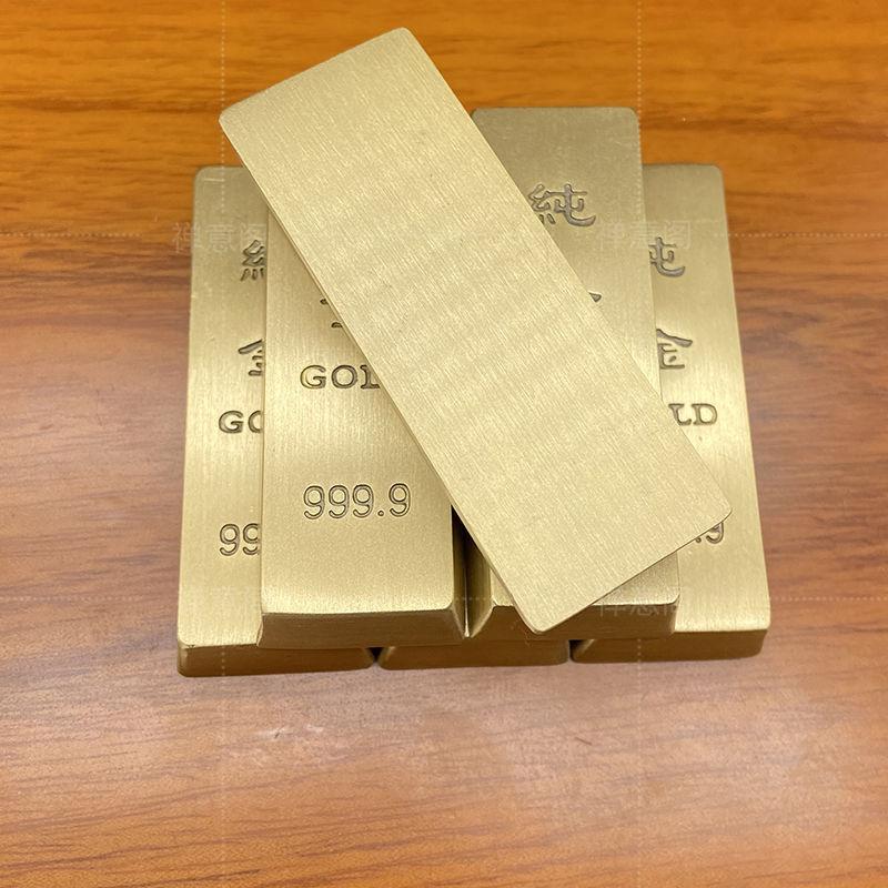 Külçe Simülasyonu Sahte Masif Pirinç Çubuk Süs Açılış Hediyesi Çin Altın Aksesuarı