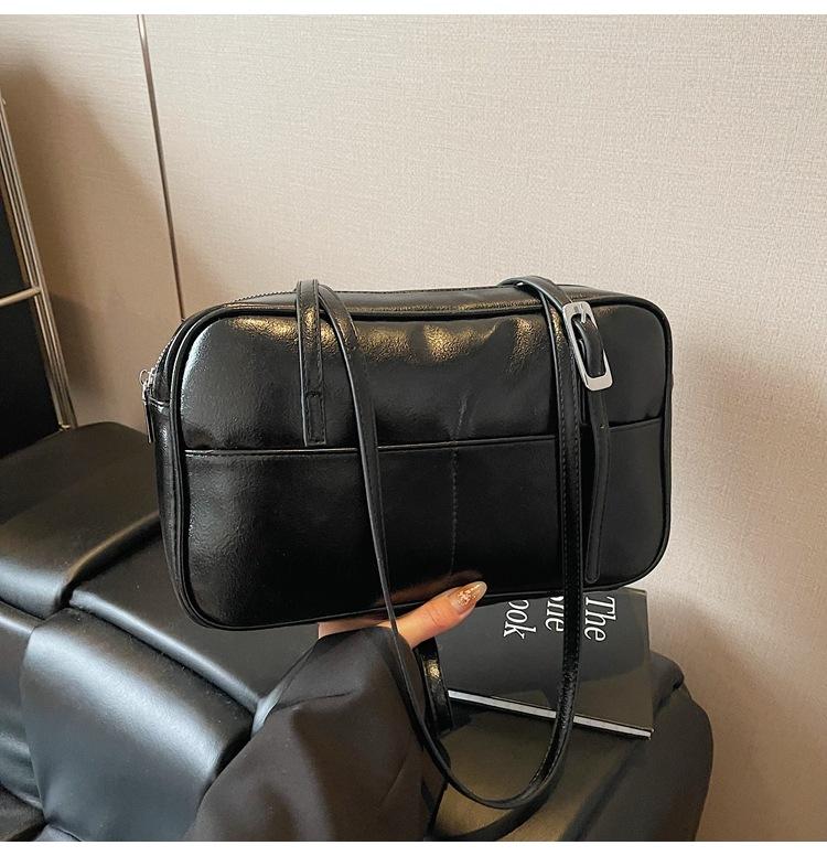 2025 large capacity popular handbag spring and summer new trend shoulder bag retro fashion pillow bag