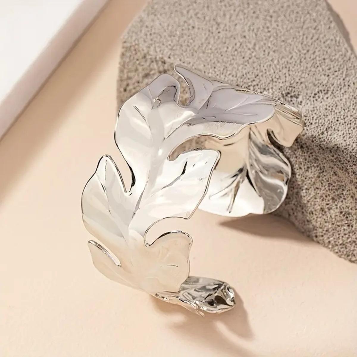 

Personality Super Exaggerated Heavy Tree Leaf Bracelet Female Trend Human Style Retro Ethnic Style Opening Wide Version Texture срібний