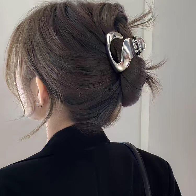 Elegant High-End Metal Hair Clip for Women - Fashionable Small Shark Clip for Hair Buns