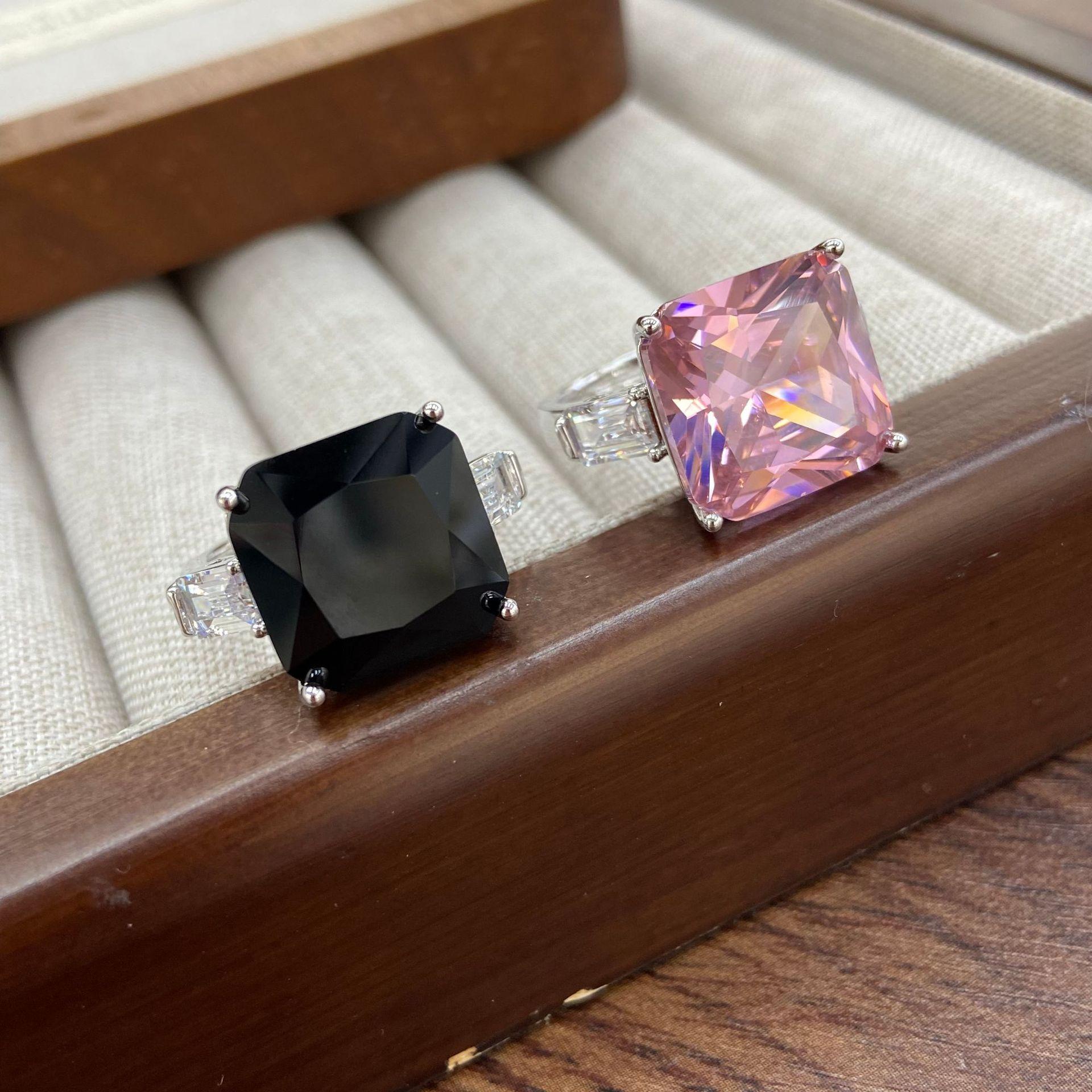 Square Crystal Retro Engagement Ring Hand Jewelry чёрный