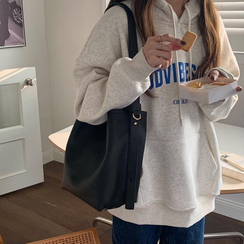 

Текстурированная большая сумка женская новая модная на плечо сумка-мессенджер для поездок на работу большая вместимость мягкая кожа сумка-ведро чёрный