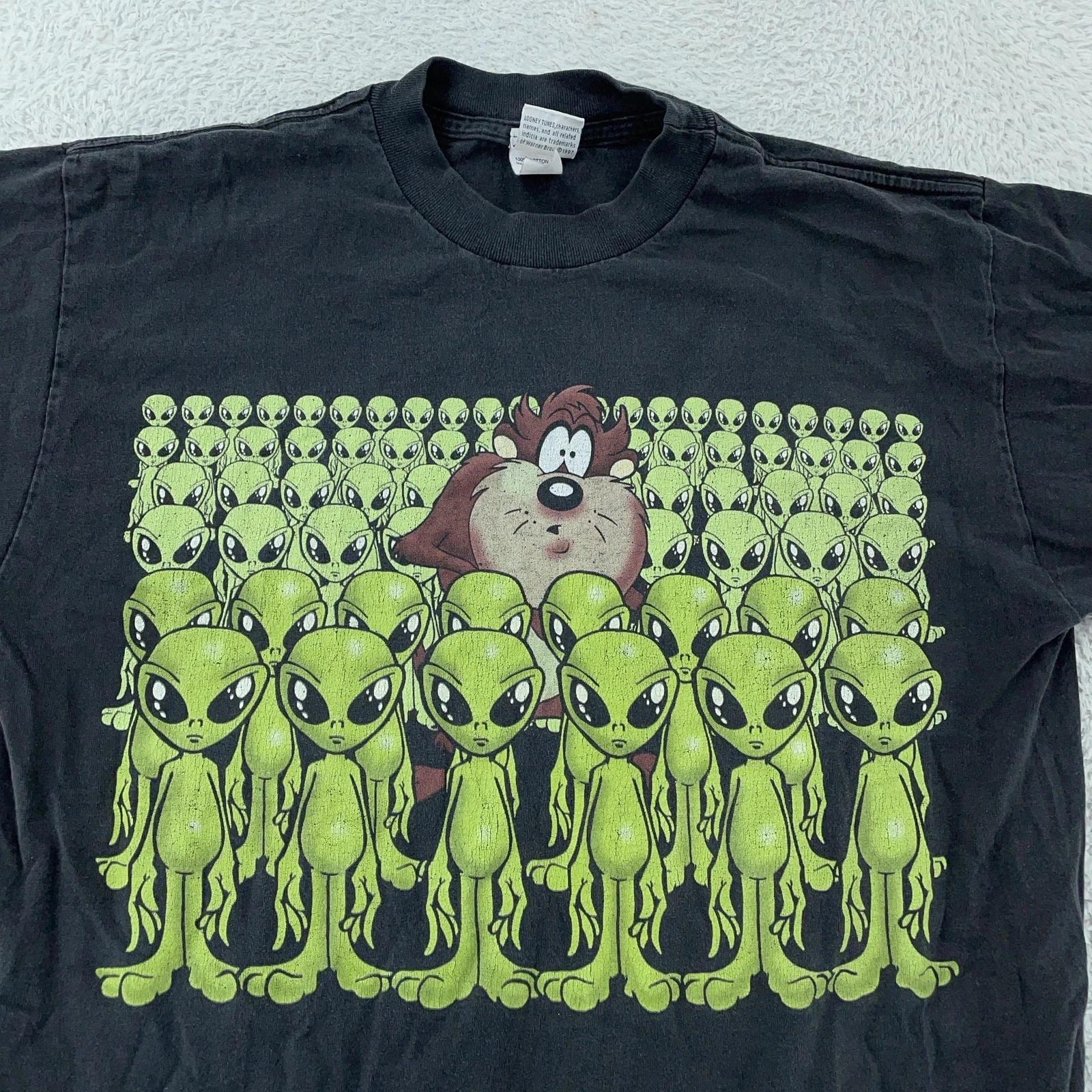 

Vintage Looney Tunes Taz Shirt Mens Medium Aliens Cartoon 1997 Warner Bros 90s 4XL