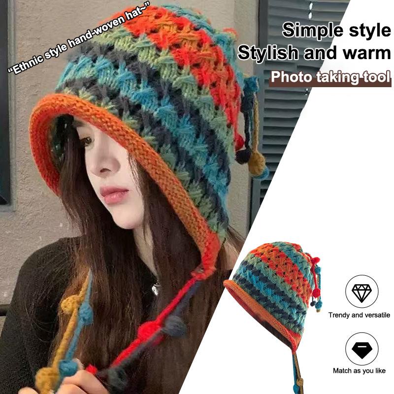 1 Stück Handgefertigte Häkelmütze aus buntem Garn für Damen Winter Gestrickte Beanie-Mütze mit Ohrenklappen, Quaste und Bommel