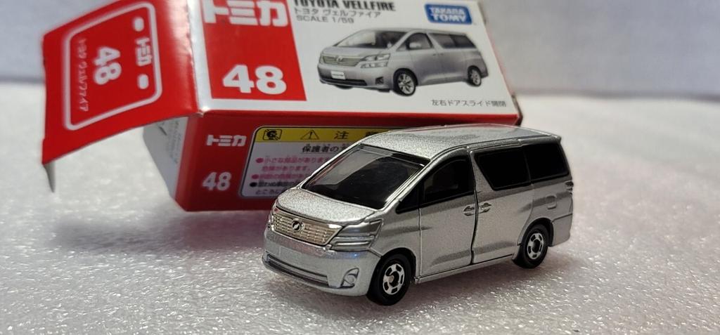 Toyota Vellfire Alphard Miniature Car Un d! "Tomica"
