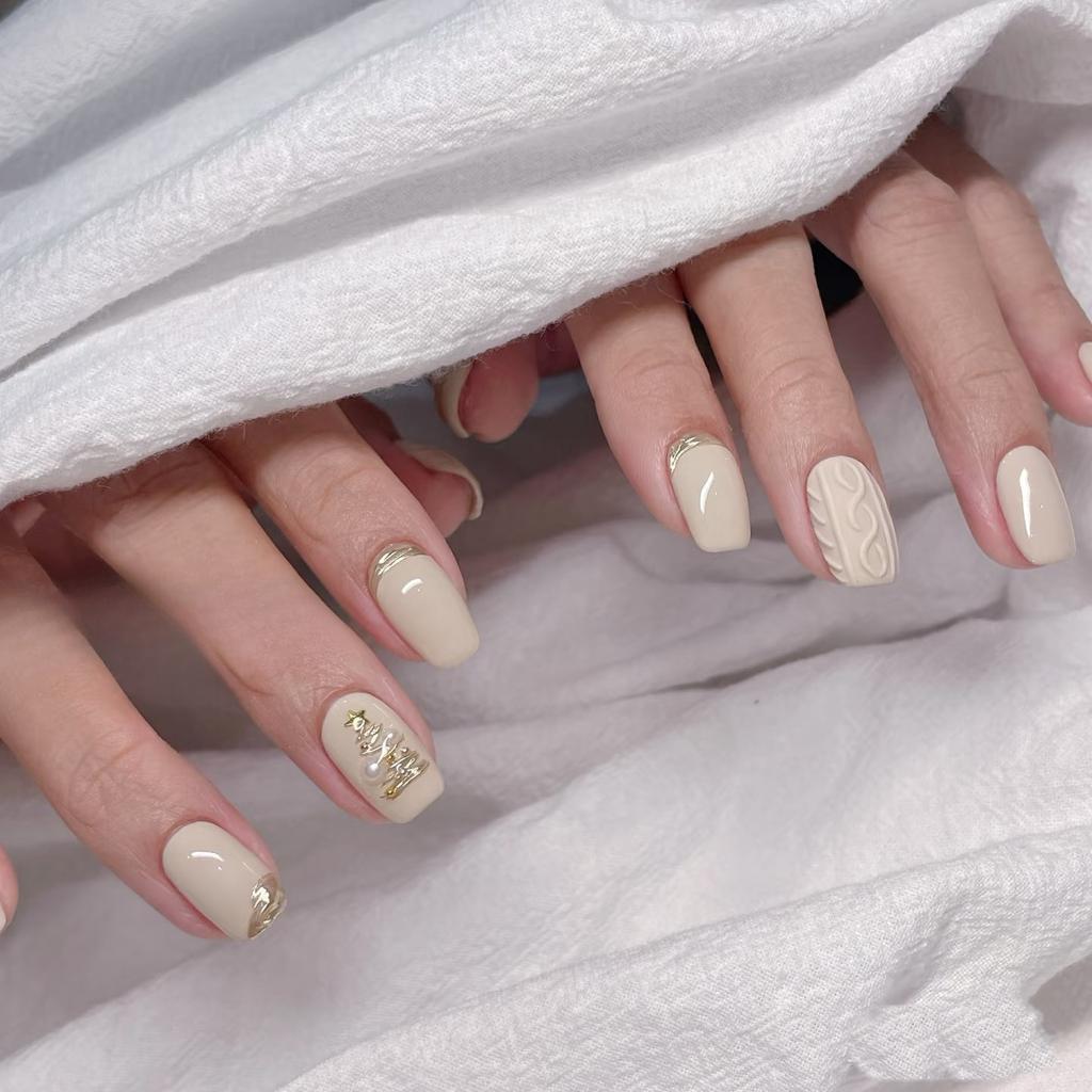 10Pcs Short Square Nails Artificial Gentle Apricot Color Ballet Golden Hand-drawn Christmas Tree False Nails for Christmas Party