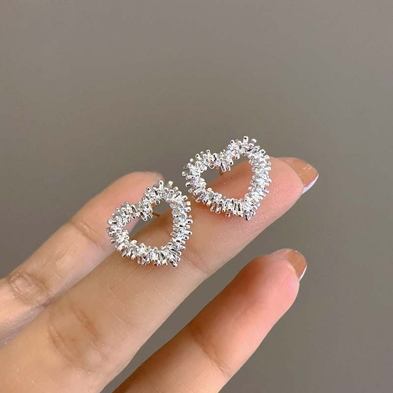 Vintage Metal Heart Stud Earring for Woman 2025 New Trendy Zinc Alloy Color Geometric Twisted Wave Earring Party Zircon Accessories