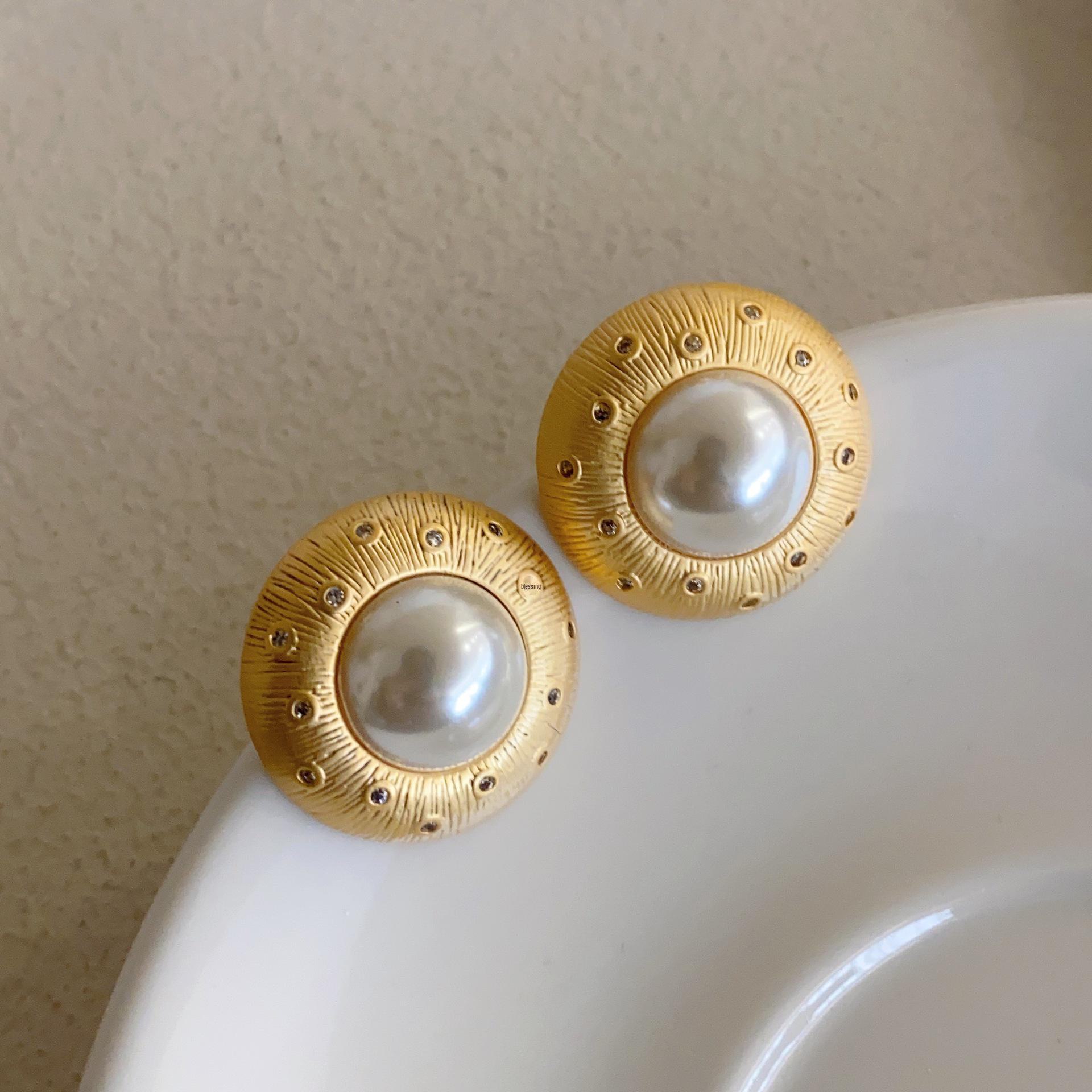 

Элегантные французские винтажные жемчужные серьги — вдохновлены неподвластным времени стилем балерины Хепберн