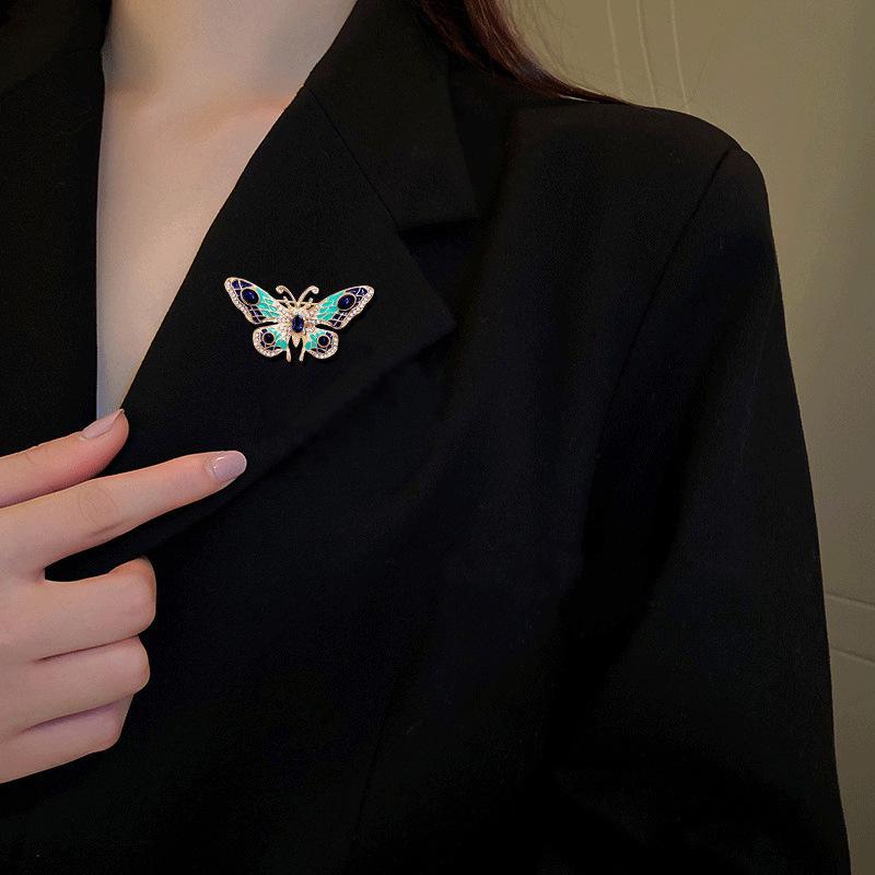 Trendy European-American Style Colorful Drip Oil Butterfly Brooch - Fashionable Animal Corsage and Clothing Accessory.