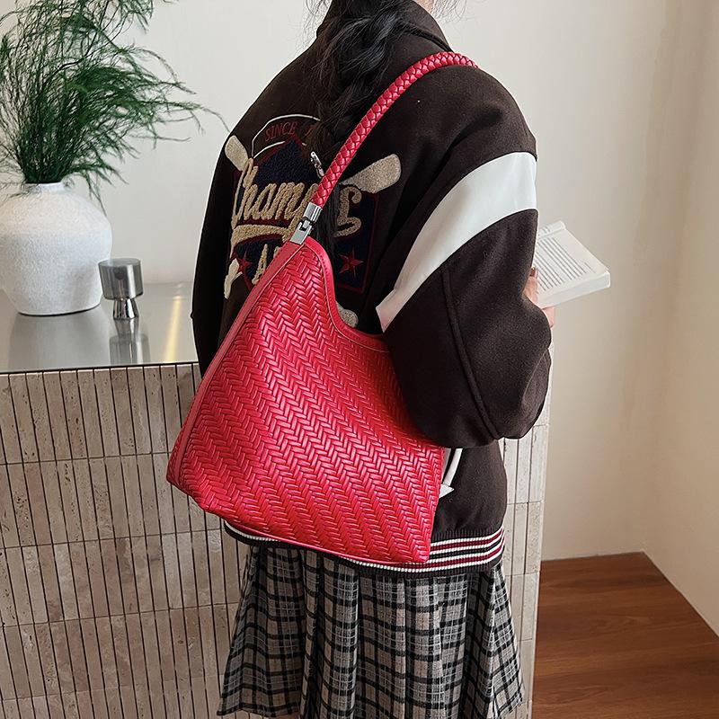 Retro Large-capacity Hand-carried Bucket Bag 2025 Autumn and Winter New Sense Woven Underarm Bag Women's Commuter Shoulder Bag