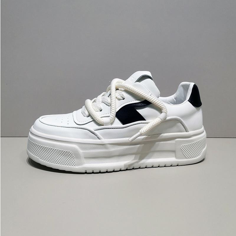 Jungenschuhe neue Frühling Plateau Student Board Schuhe lässige Sportschuhe Innenhöhe erhöhen Herrenschuhe Spot