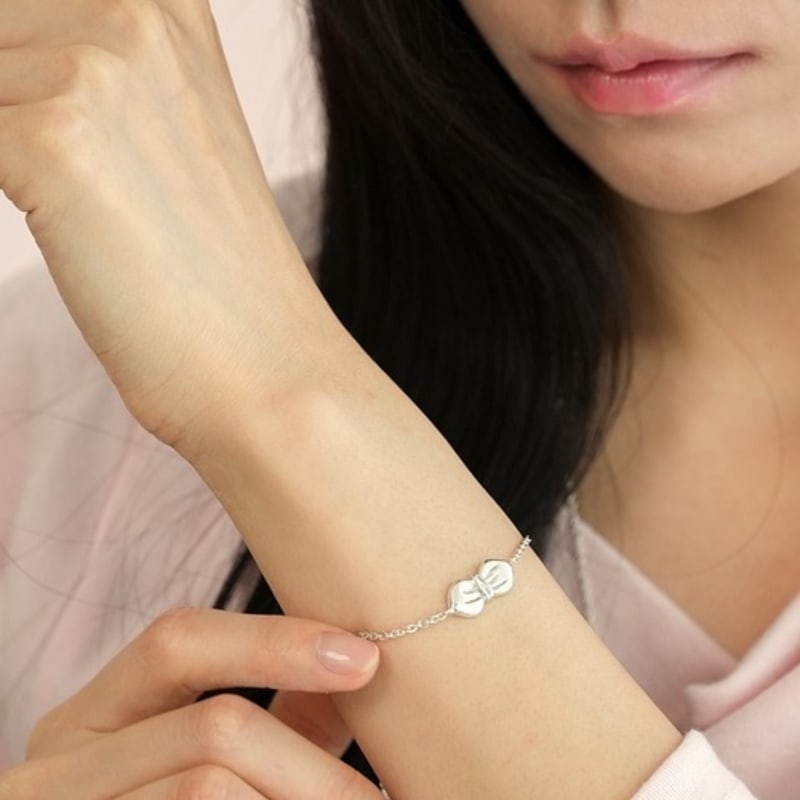 BELLOOGGI Bold Ribbon Bracelet