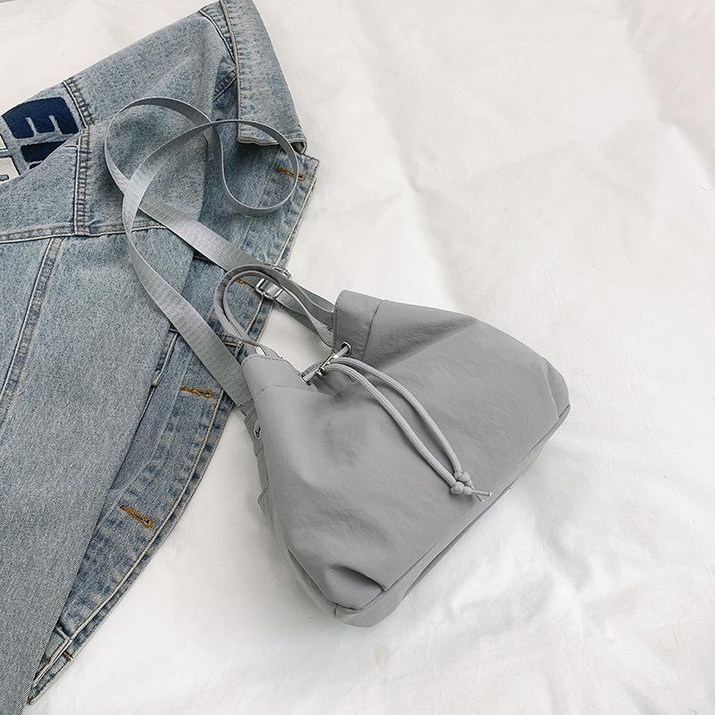 Large-capacity underarm bag women's bag 2025 spring new simple solid color foreign trend casual shoulder bucket bag