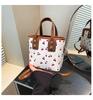 A Beautiful Fresh Fashionable Large-capacity and Cute One-shoulder Hand-carry Small Square Bag for Commuting