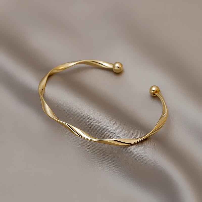 Twist Simple Fashion Bracelet, High-end New Bracelet Ins Trendy Niche Design Girlfriend Cold Wind Jewelry Women