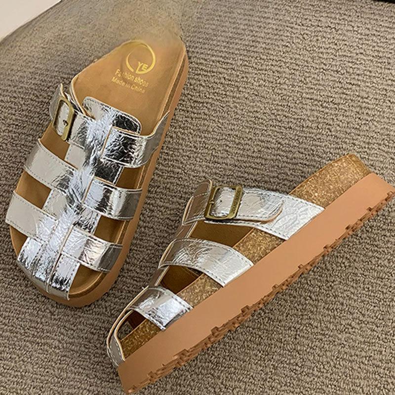 Nový styl plážových bot s měkkou podrážkou, uzavřenou špičkou a designem s výřezy