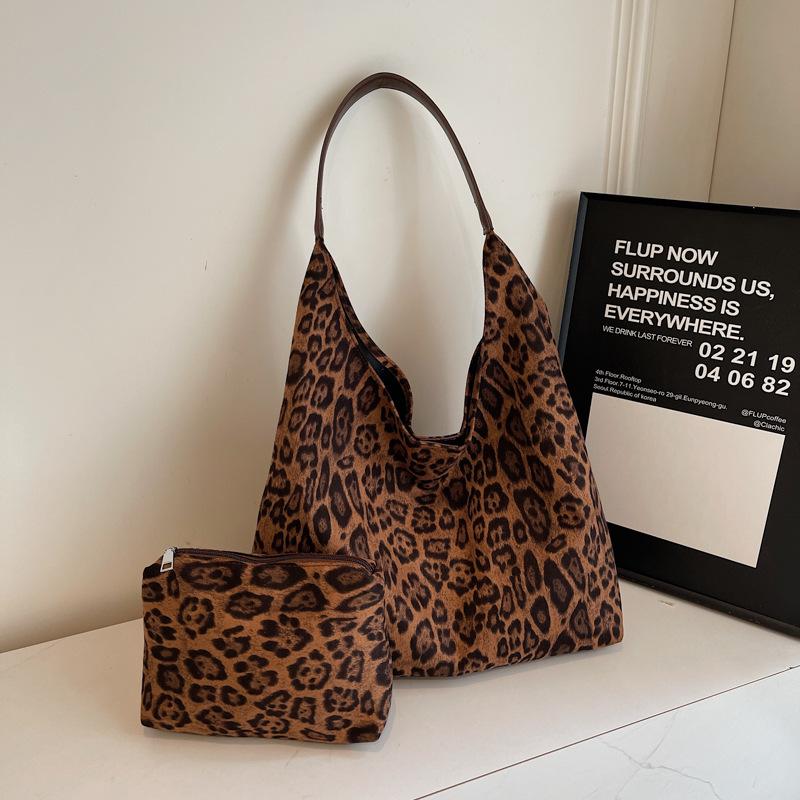 Fashion leopard print underarm tote bag women's autumn and winter new large-capacity commuting shoulder bag versatile women's bag