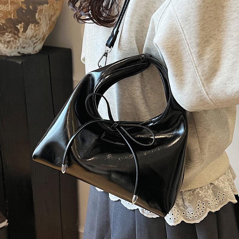 Early Spring New Gentle Wind Solid Color Soft Leather Handbag Bag Women's Simple Straps Bow Versatile Commuter Messenger Bag