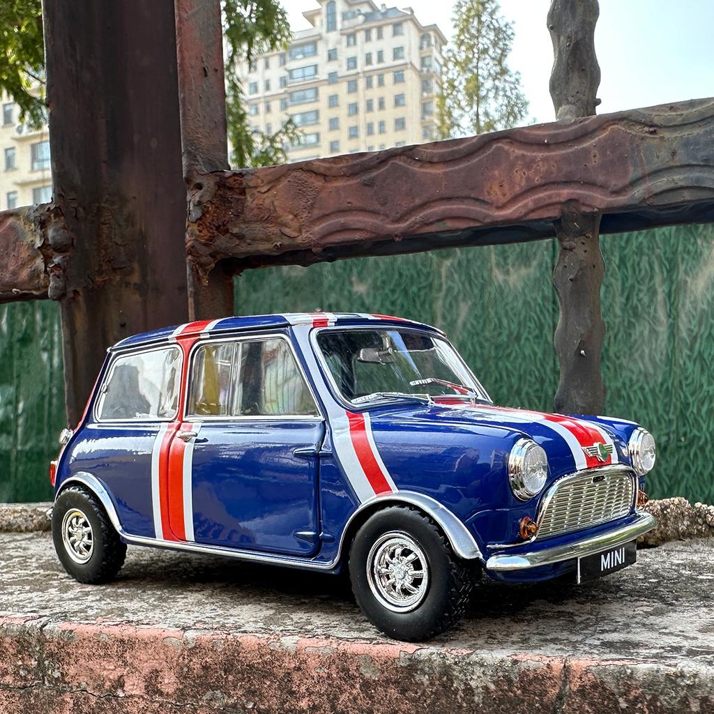 EZED9 1:18 BMW MINI COOPER Alloy Car Diecasts & Toy Vehicles Car Model Miniature Scale Model Car Toy For Children
