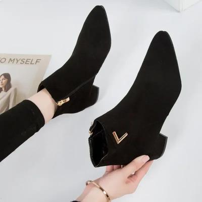 Mode Kurze Damenstiefel 2025 Herbst/Winter neu Koreanische Version mittelhoher dicker Absatz kurze Stiefel mit Reißverschluss mattierte Oberfläche spitz zulaufend einzeln