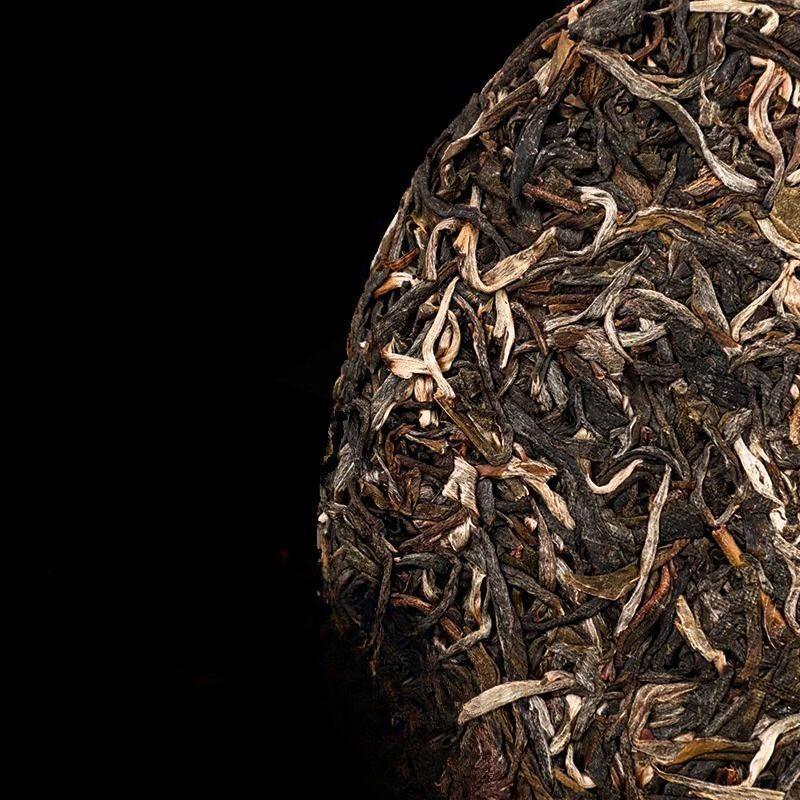 Iceland Puerh Tea Raw Tea Yunnan Menghu Cake Tea Ancient Tree Spring Tea 357g