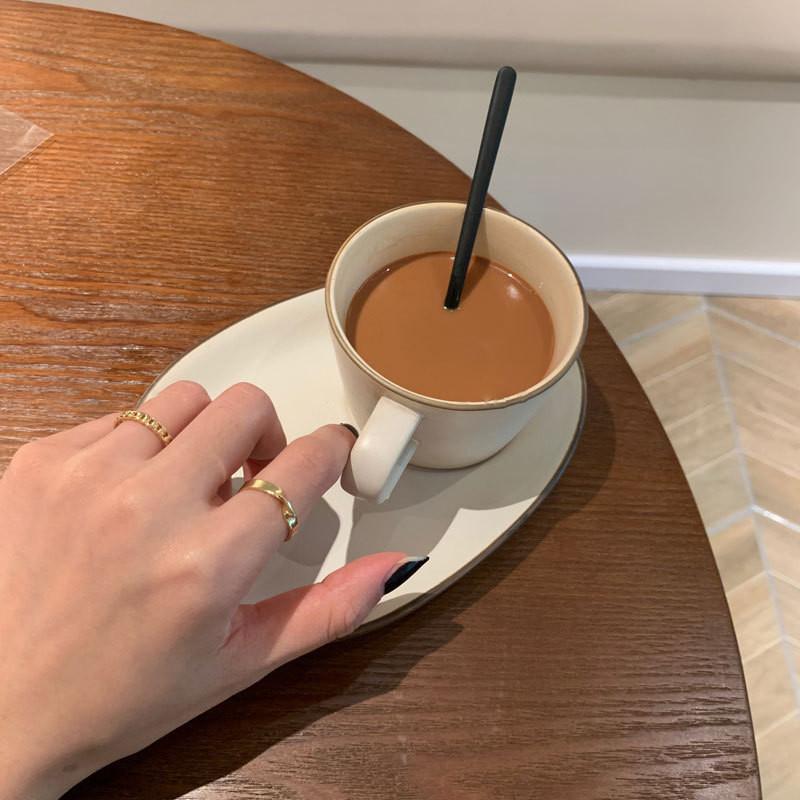 Stilvolles minimalistisches dreiteiliges Ring-Set in Kupfer mit einzigartigen geometrischen Formen für Frauen