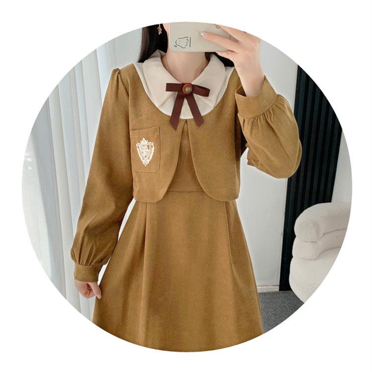 Butterfly Brooch Corduroy Dress: Women's Faux Two-Piece A-Line in French Academy Style for Autumn/Winter