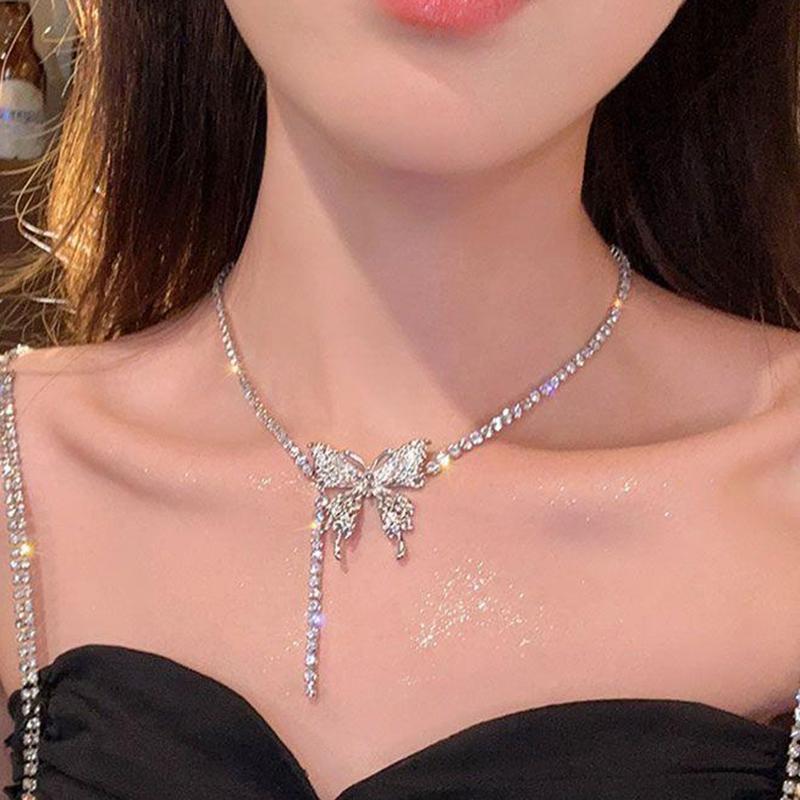 Elegancki Błyszczący Naszyjnik z Wisiorkiem Motylkiem Łańcuszek z Cyrkoniami dla Kobiet Błyszczący Łańcuszek Kryształowy Choker Naszyjnik Biżuteria Imprezowa