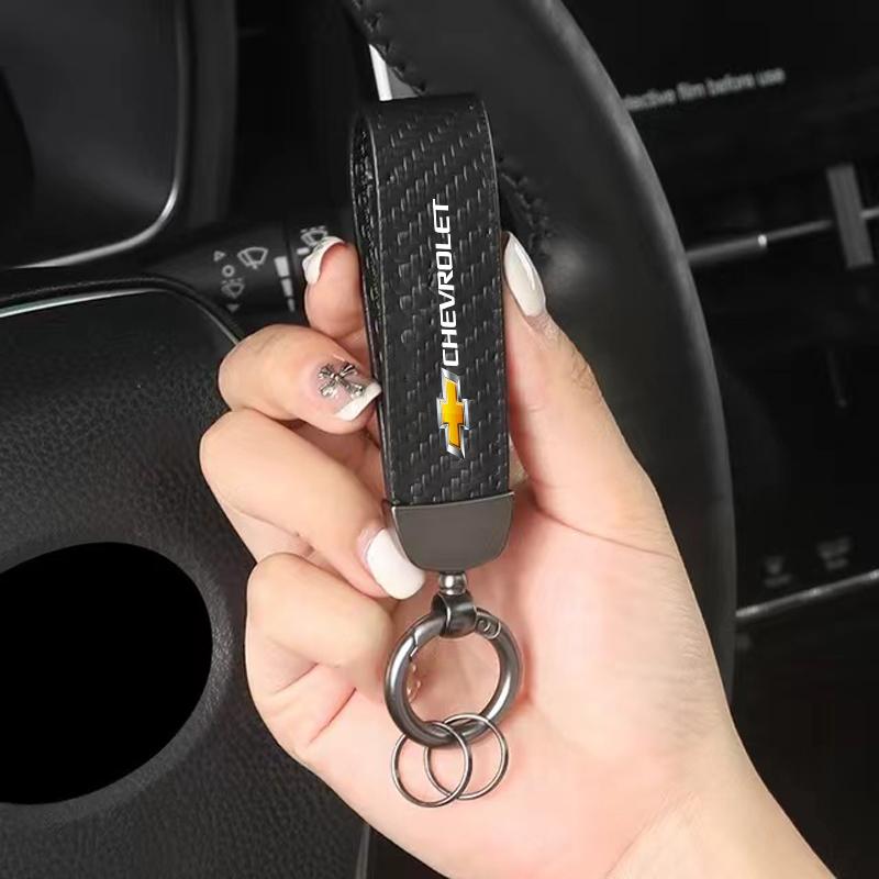 Carbon Fiber Black Leather Car Key Chain Keyring Pendant For Chevrolet Captiva Spark Cruze Silverado Beat Groove Aveo Matiz Z71