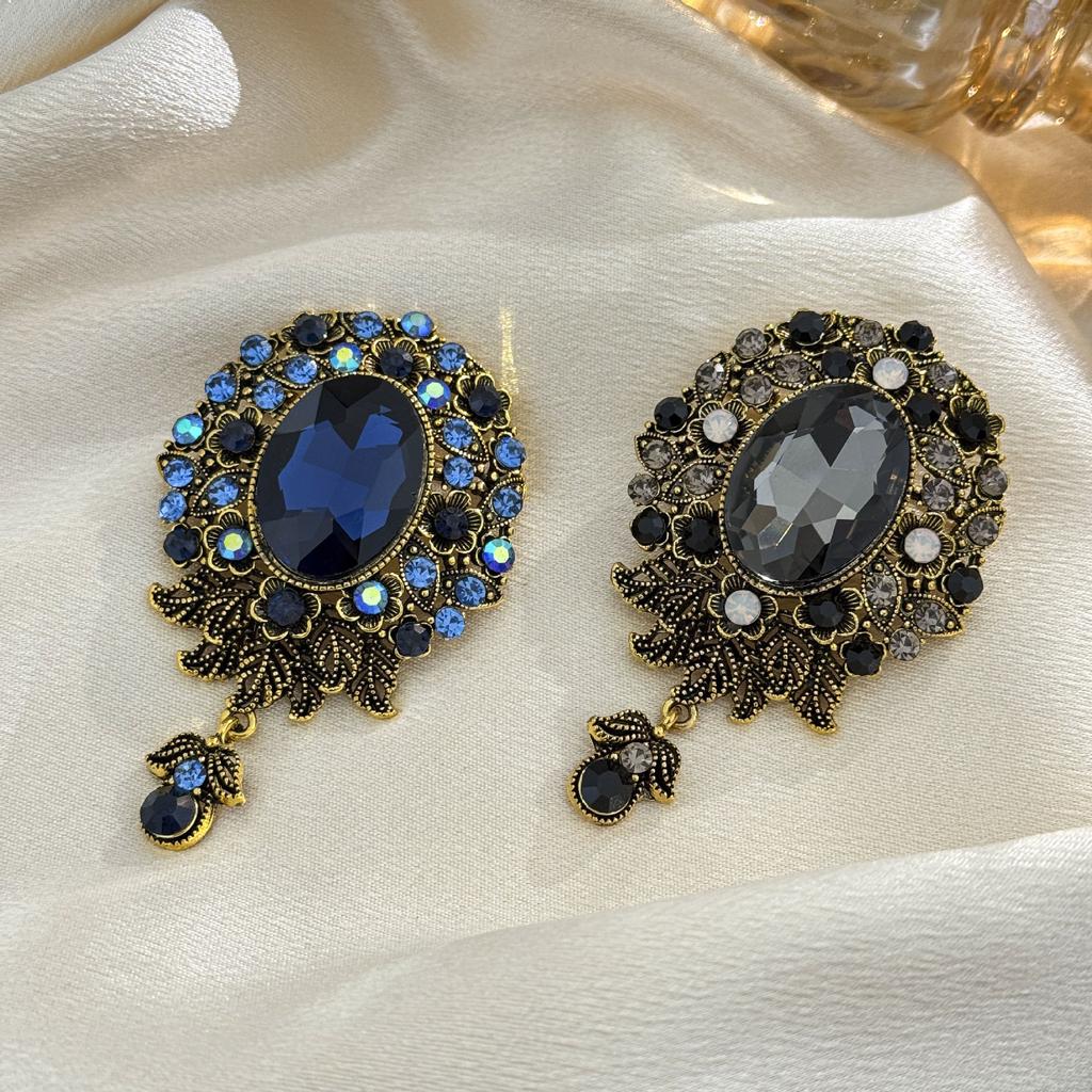 European and American Water Brooch Glass Pendant Corsage Retro Fashion Temperament Niche Versatile Pin Accessories