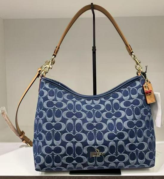 Coach Laurel Hobo Bag: Versatile, Large-Capacity Shoulder, Crossbody, and Handbag for Women.