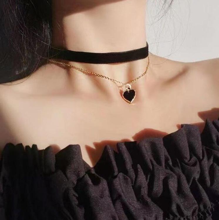 Red Heart Velvet Choker Necklace with Pendant
