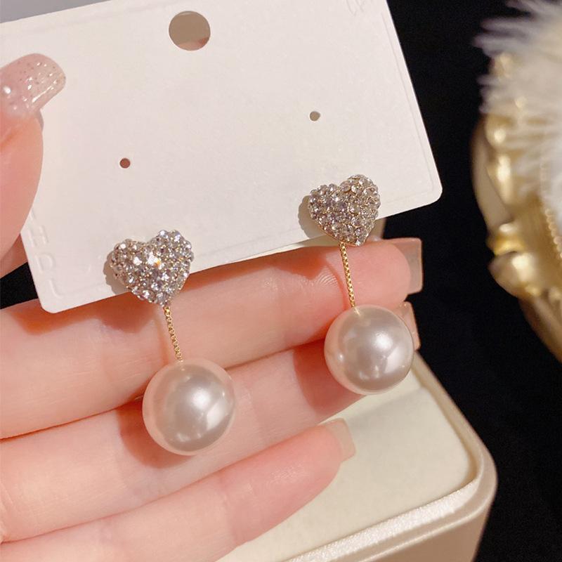 High End Heart-shaped Earrings with A Niche Temperament