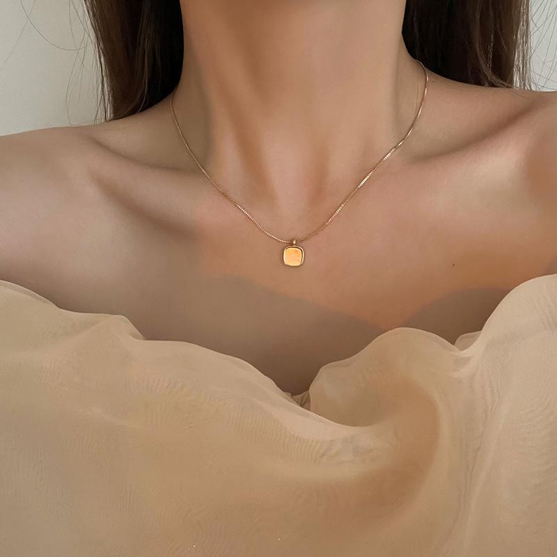 Kadın Parti Düğün Moda Takı Yaka Aksesuarları için Kore Hafif Lüks Zincirli Choker Küçük Kare Kabuk Uçlu Kolye