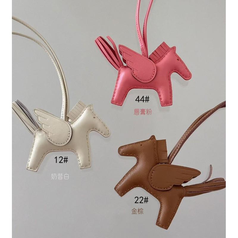 Handcrafted Leather Pegasus Charm Keychain Hand-Stitched Mini Horse Pendant With Tassel Bag Car Decor