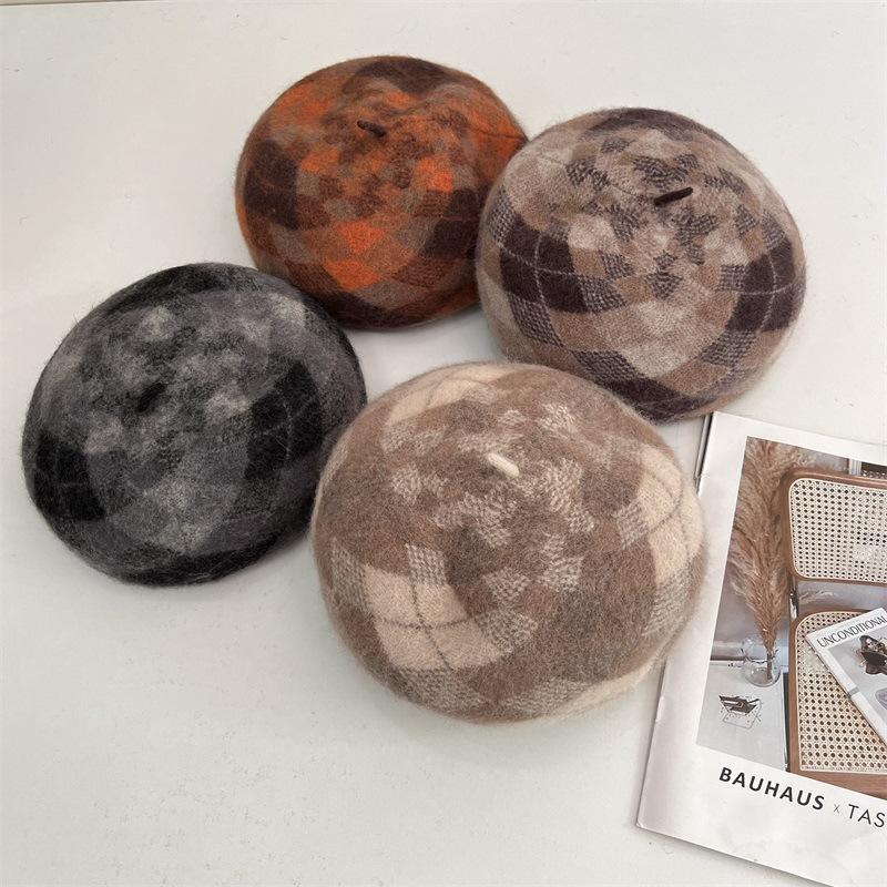 

Literary plaid beret autumn and winter pure wool painter hat fashion warm knitted beret women M（56-58cm） чорний