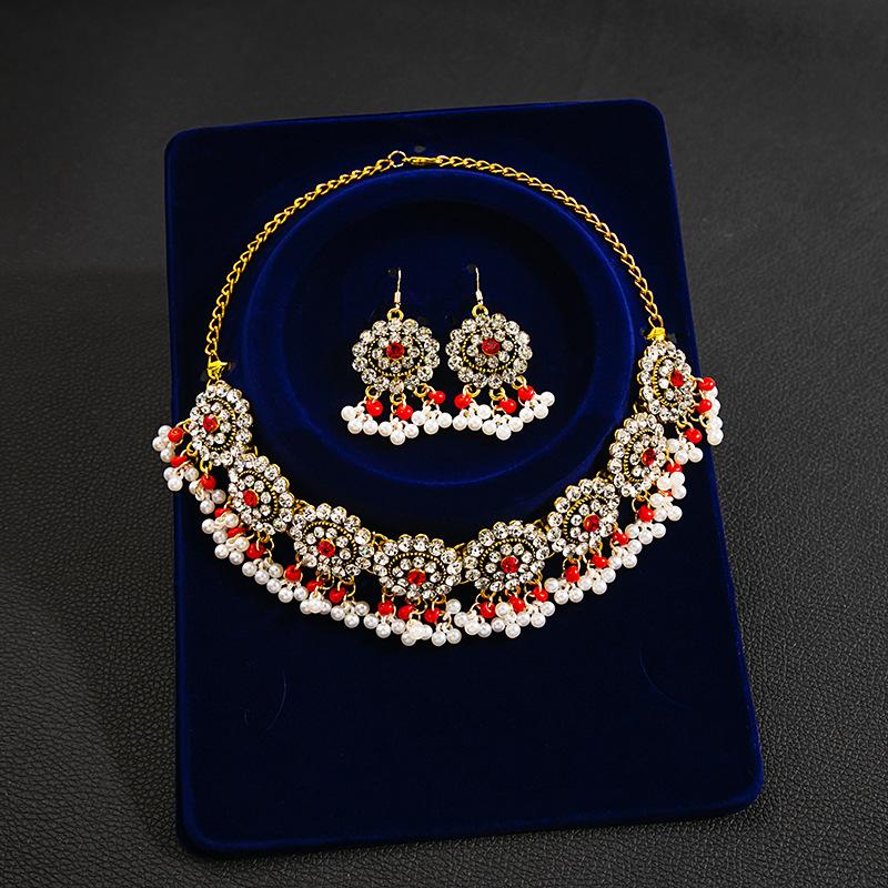 Retro Metal Exaggerated Earrings Necklace Set, French Luxury Heavy Industry Fan-Shaped Full Diamond Pearl Necklace.