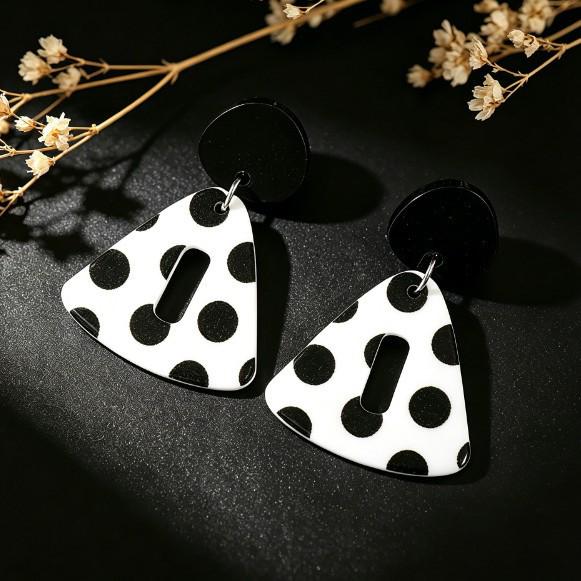 2026 New Style Black Polka Dot Acrylic Dangle Earrings – Niche, High-End, Light Luxury Design