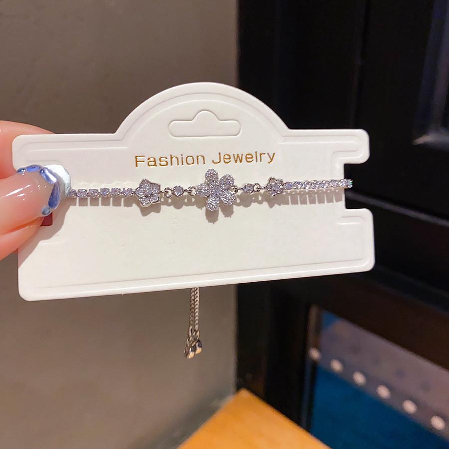 Fashion Flower Zircon Pendant Bracelet For Women With Elegant Design And Gift Use