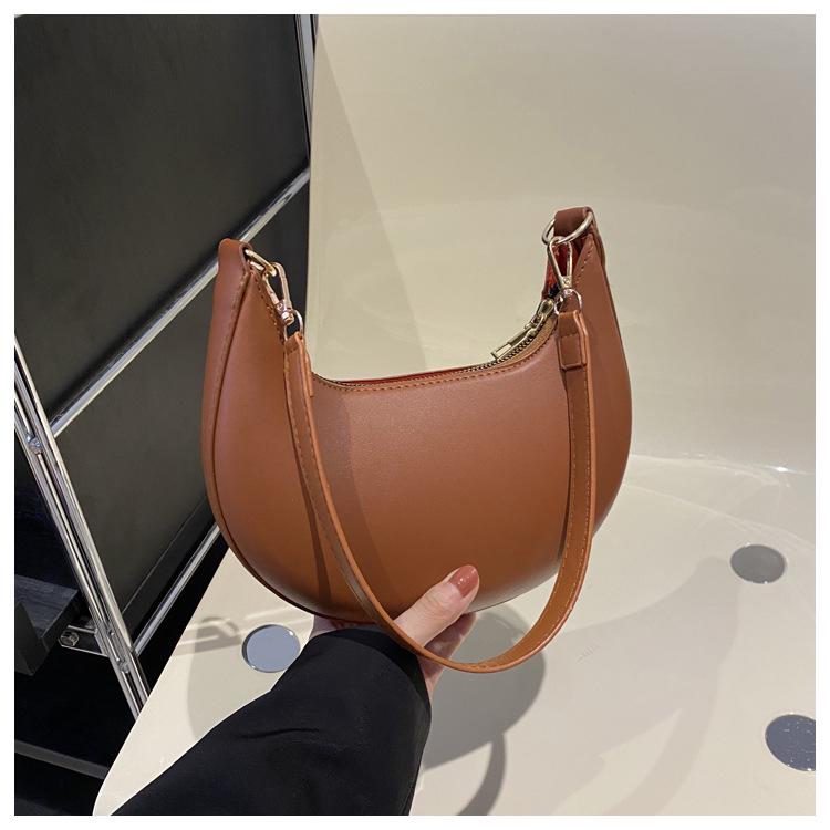Vintage-Style Crescent Shoulder Bag: Trendy, Comfortable, and Fashionable Handbag