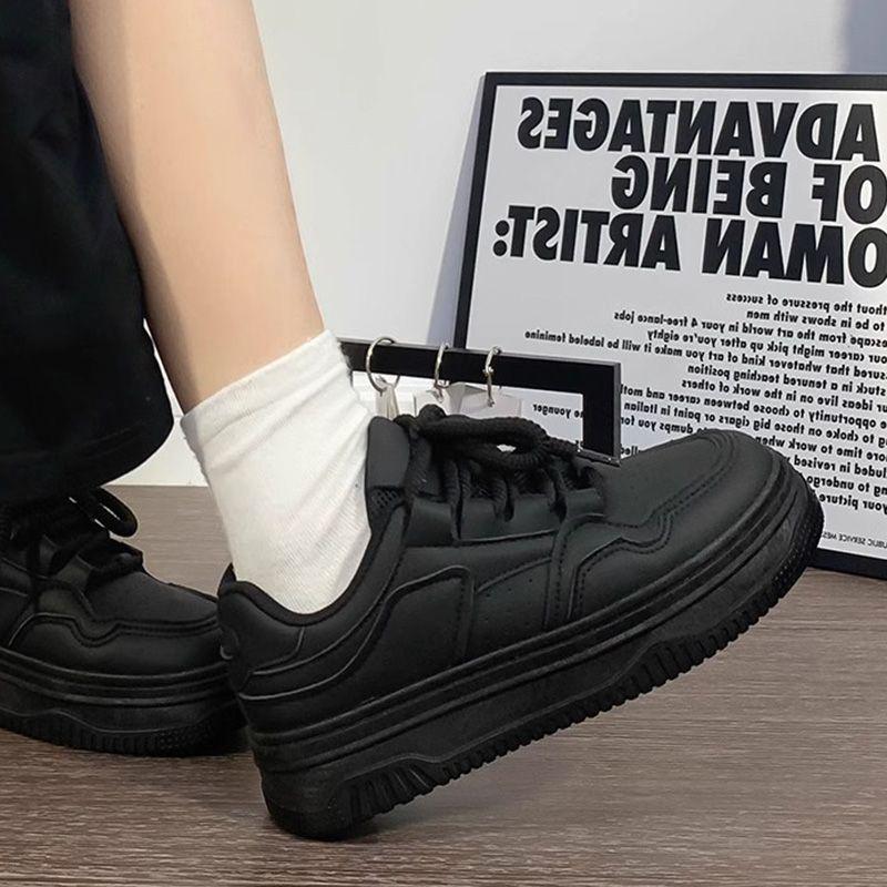 Board Shoes Women's 2025 Popular Spring Students Lightweight Versatile Casual Bread Shoes Sports Shoes Work Soft-soled Shoes